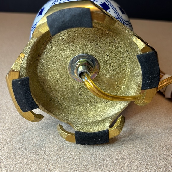 Mosaic Fishnet Blue and White Ceramic Lamp with Brass Base Vintage shade - Picture 5 of 6